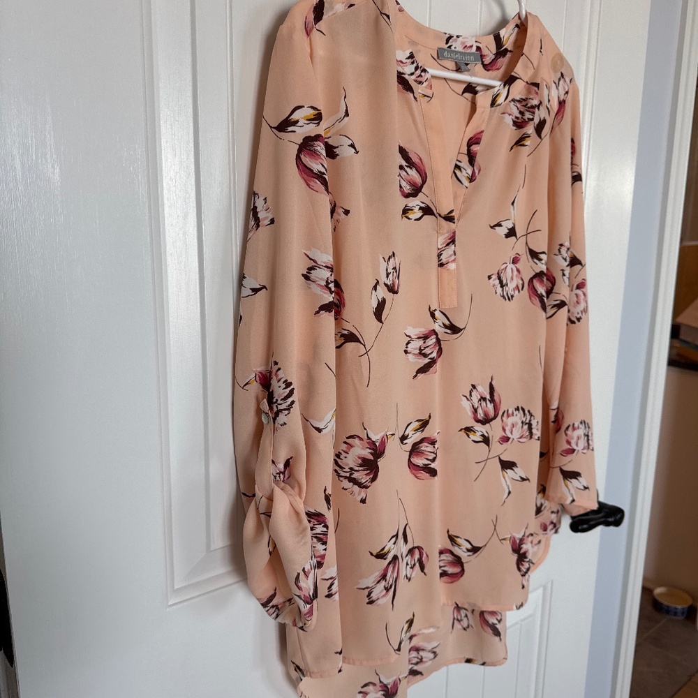 Daniel Rainn 3/4 sleeve V-neck blouse